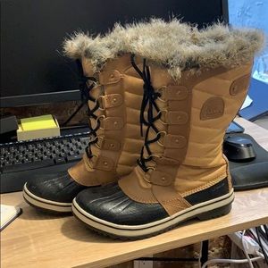 Sorel winter boots size 8